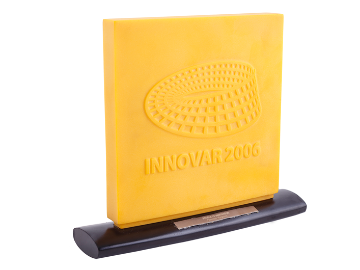 Producto Innovador en la 2da edición del Concurso Nacional de Innovar 2006 entregado a Tecmes por su Estación Meteorológica Automática Pegasus